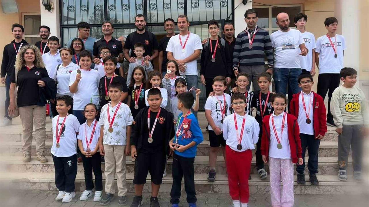 Köyceğiz'de 29 Ekim Satranç Turnuvası Düzenlendi