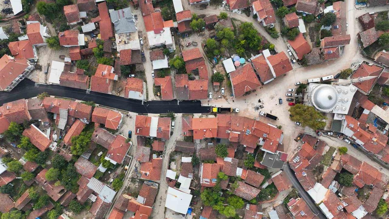 İnegöl’de Sıcak Asfalt Dönemi Başladı