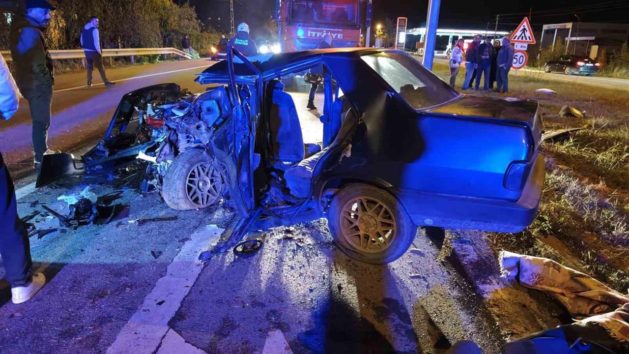 Alaçam’da Otomobil Aydınlatma Direğine Çarptı: 1 Yaralı