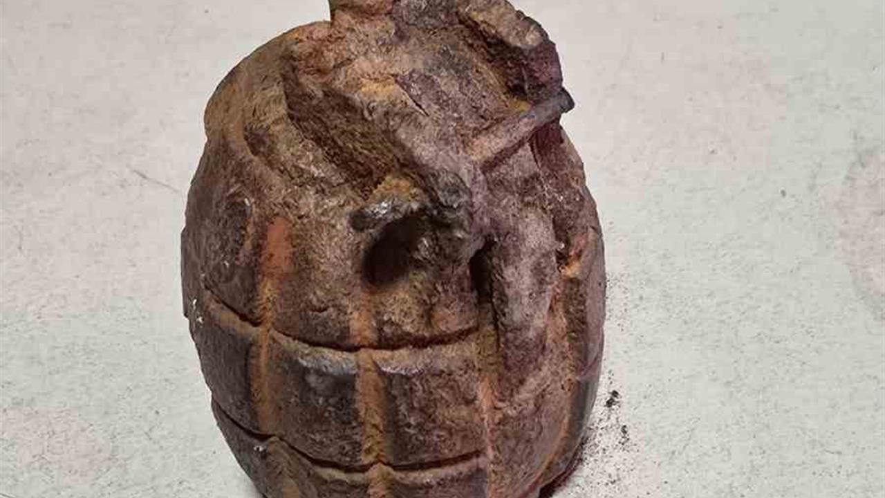 Tire'de Tarlada Eski El Bombası Bulundu