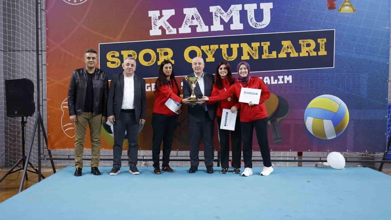 Denizli'de Kamu Spor Oyunları Ödül Töreni