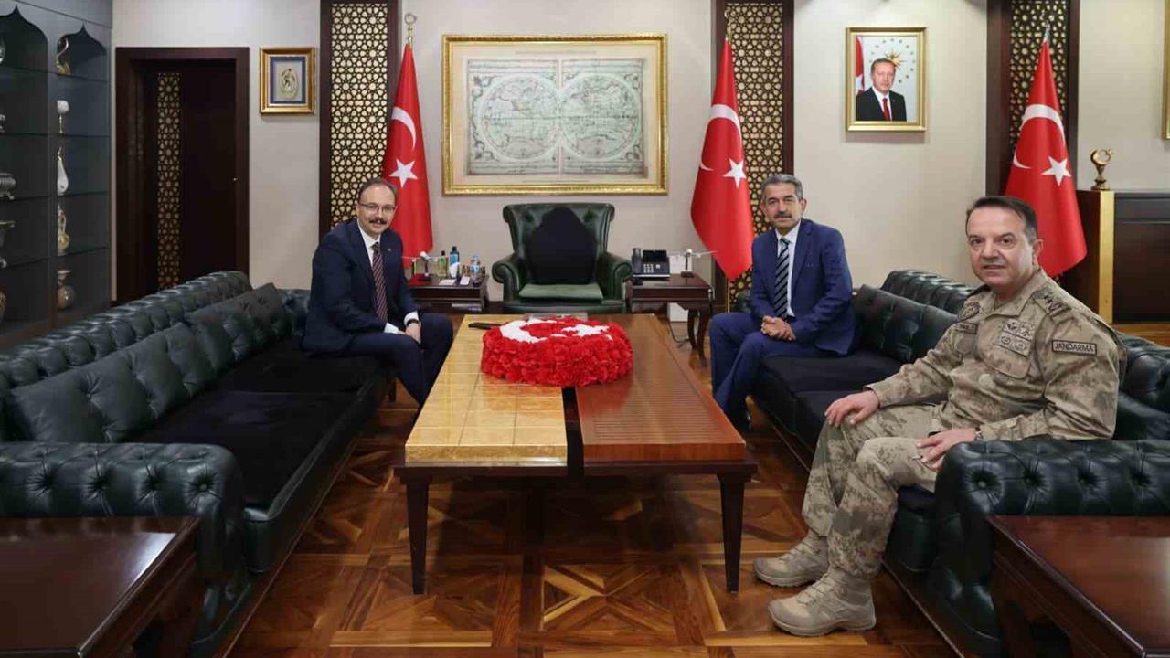 Şırnak Valisi Ekici, Siirt Valisi Kızılkaya ile Görüştü