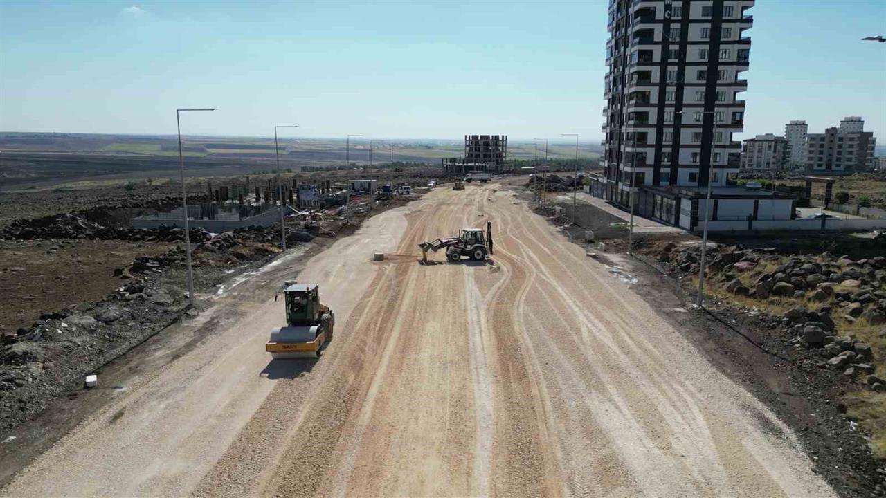 Siverek'te Çevre Yolu Sıcak Asfaltla Kaplanıyor