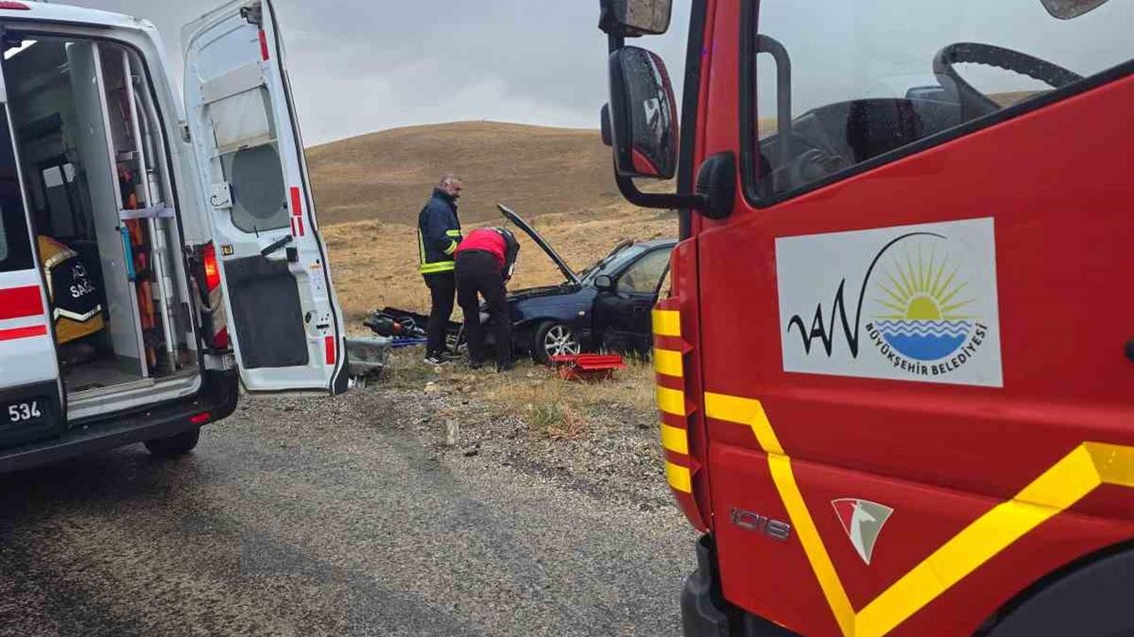 Van'da Trafik Kazası: 5 Yaralı