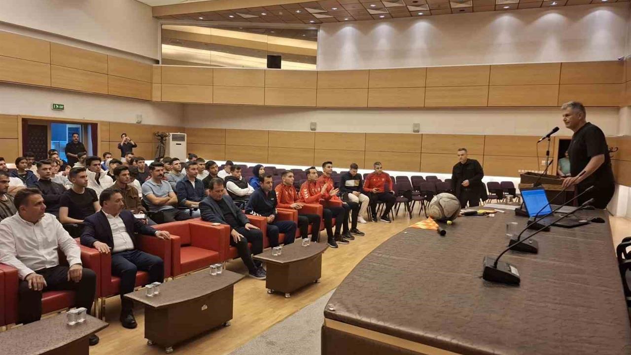 Kayseri'de Futbol Aday Hakem Kursu Tamamlandı