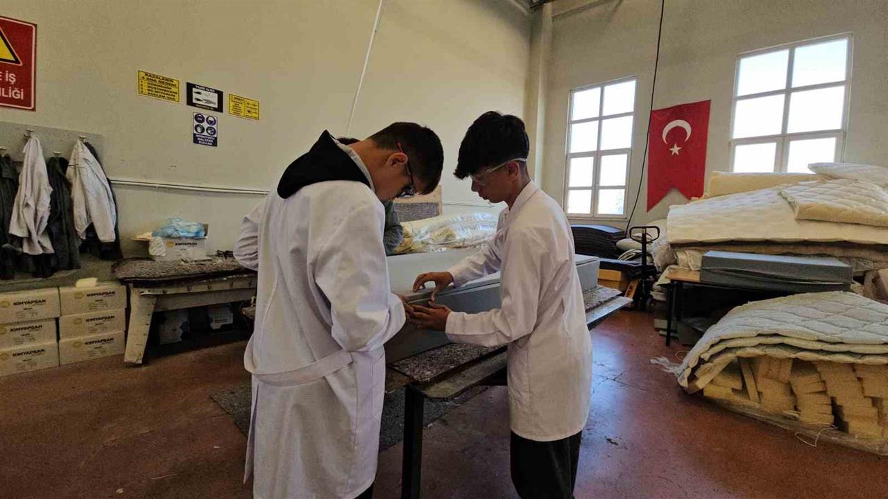 Kayseri'deki Öğrencilerden Gazze'ye Yardım Yatakları Gönderildi