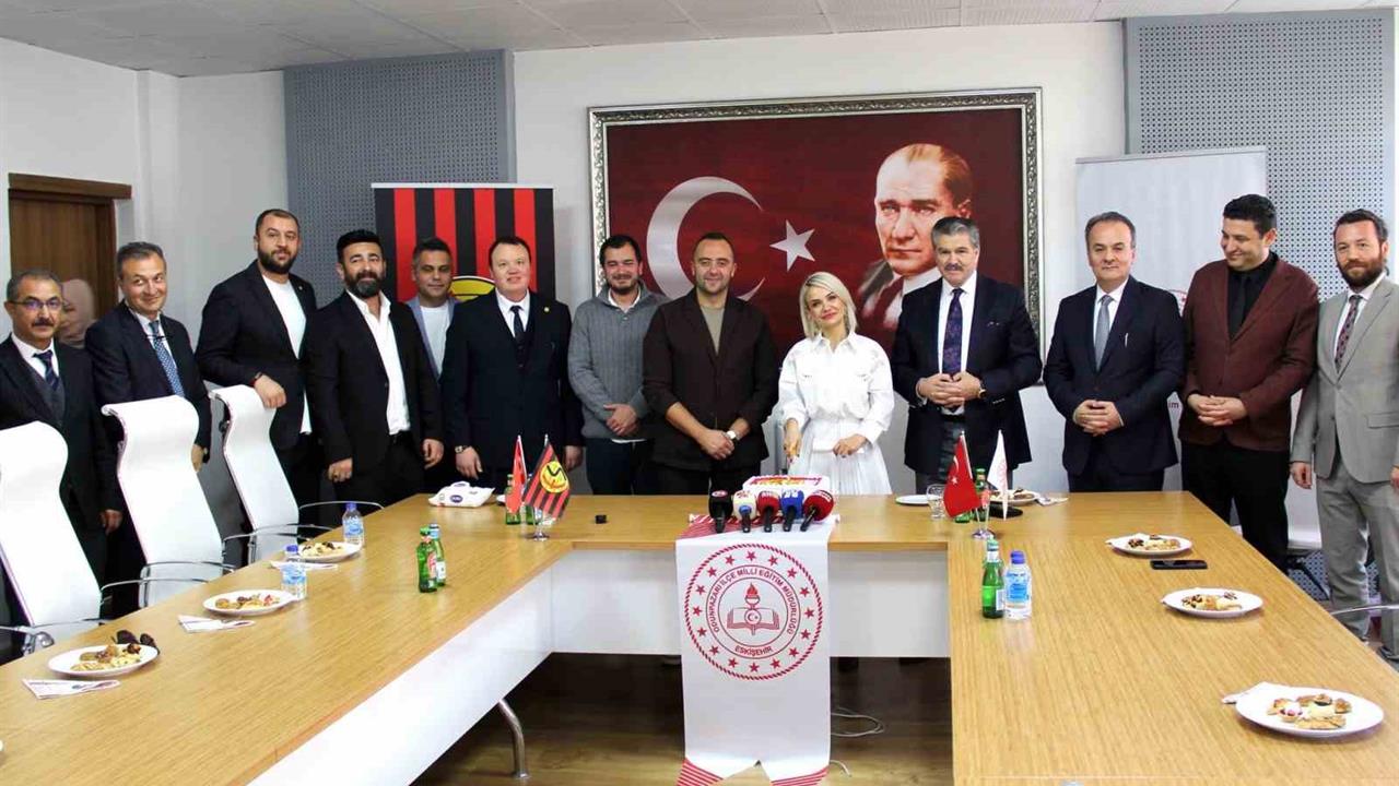 Eskişehir'de Çocukların Tribün Coşkusu Projesi Başladı