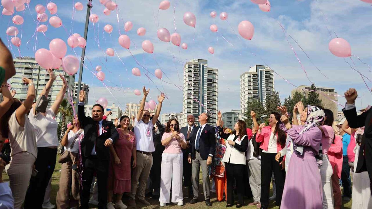 Adana'da Pembe Balonlarla Meme Kanseri Farkındalığı