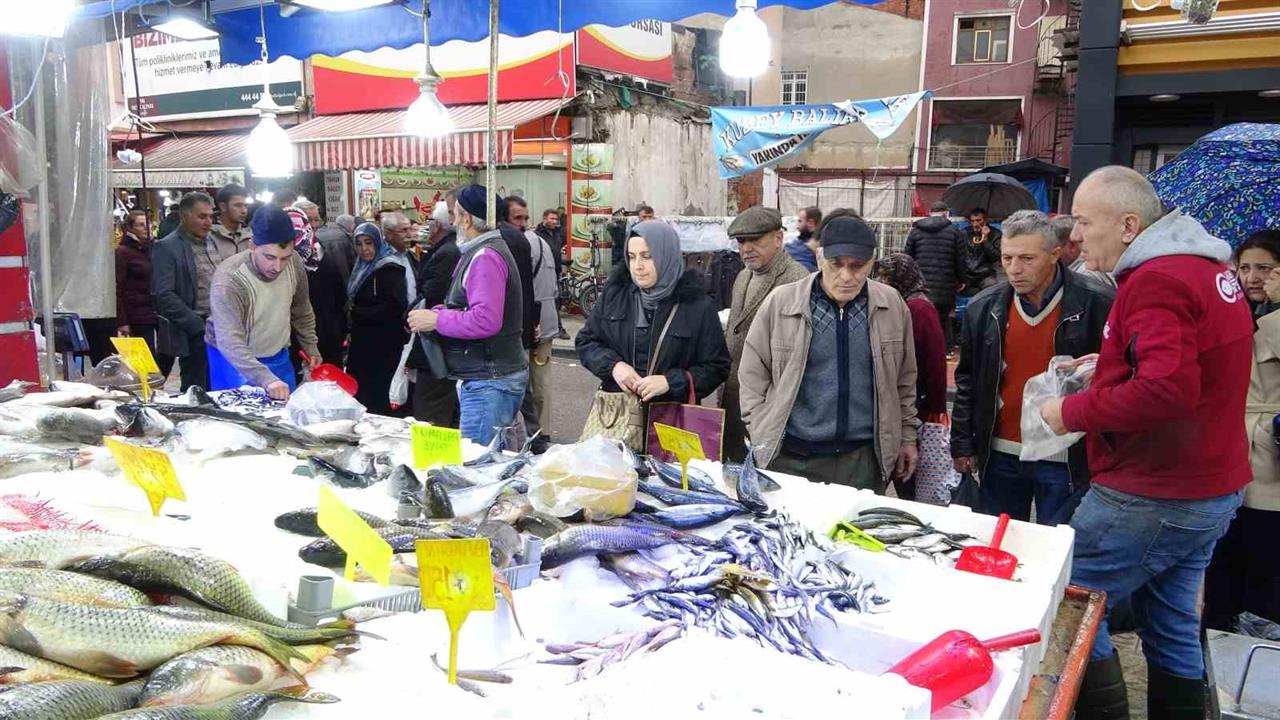 Samsun'da Hamsi ve İstavrit Fiyatları Düşüşe Geçti