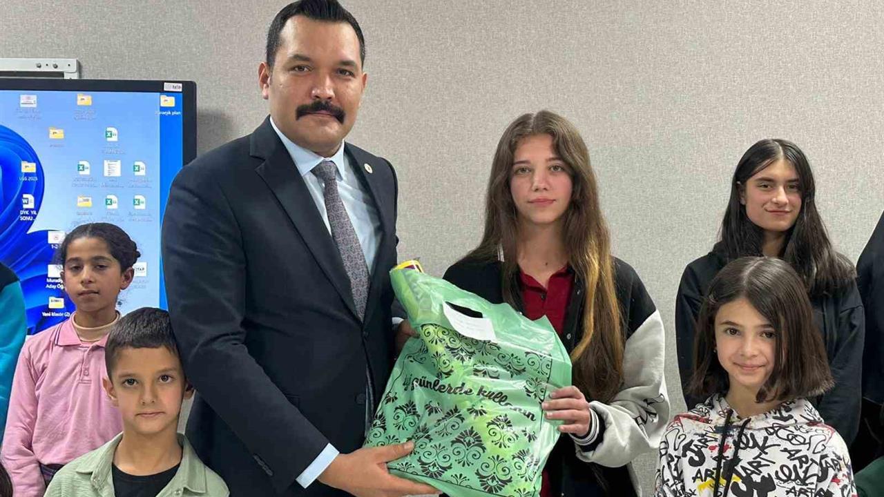 Muradiye’de Kitap Okuma Yarışması Ödül Töreni Gerçekleşti