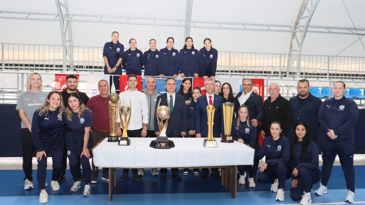 Muğla'da Vali Akbıyık'tan Yalıkavakspor'a Destek Ziyareti