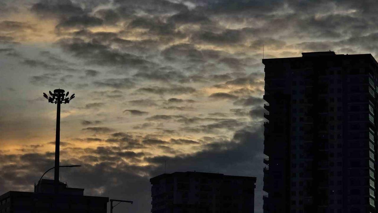 Elazığ'da Gün Batımı Görsel Şölen Yarattı