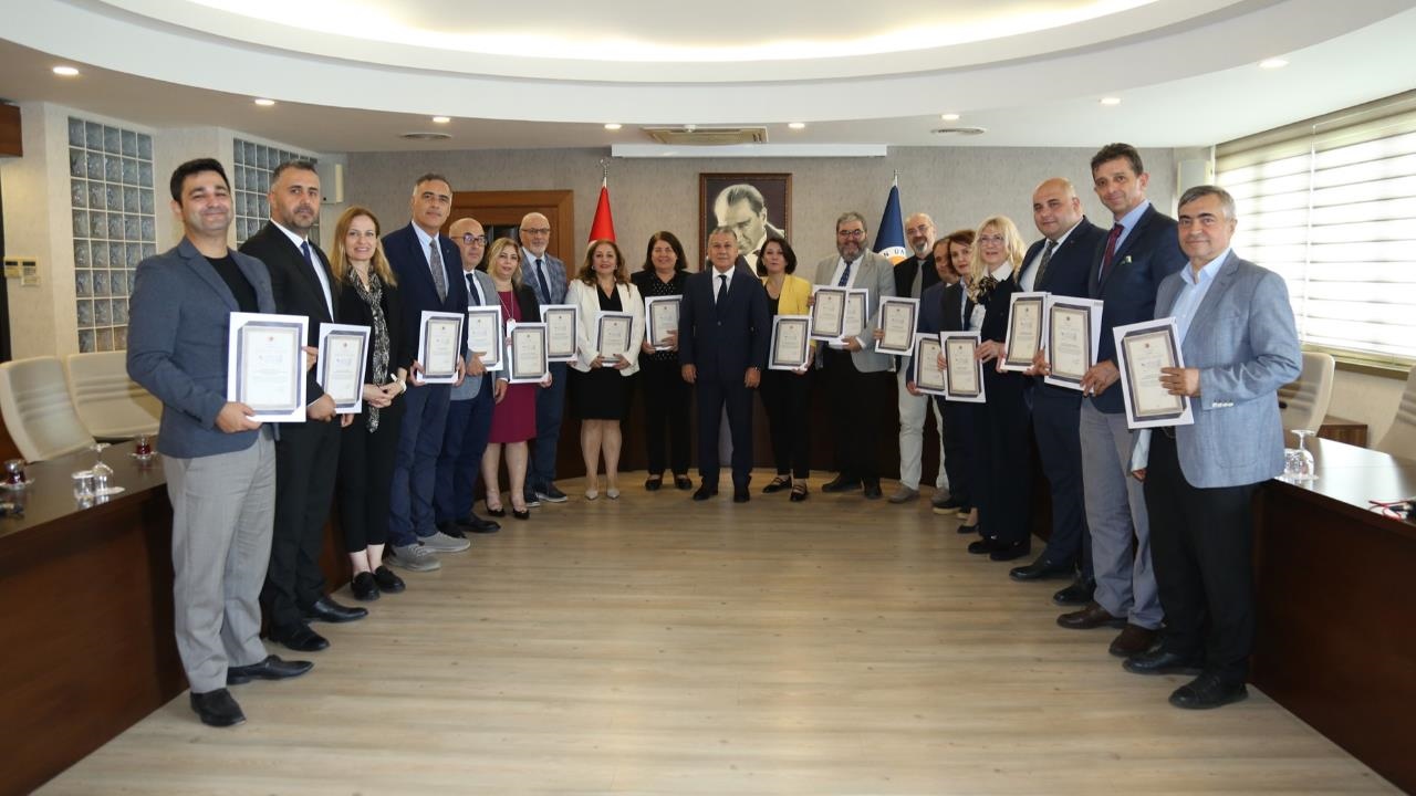 Mersin Üniversitesi Rektörü Prof. Dr. Erol Yaşar, Teknofest 2025 Takımlarıyla Bir Araya Geldi