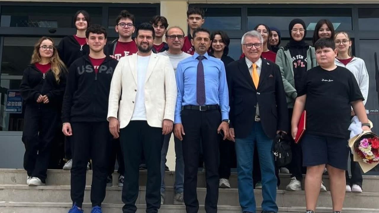 Tarsus'ta Cumhuriyetin Emaneti Gençler Konulu Konferans Düzenlendi