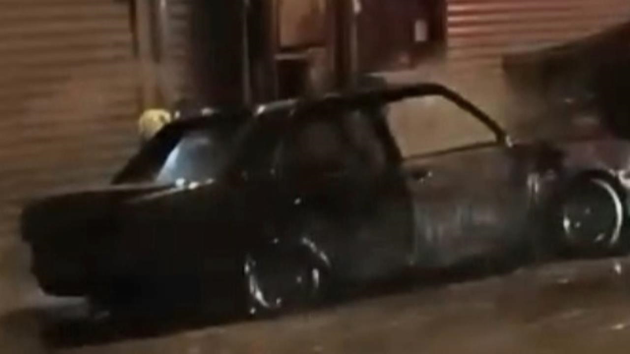 Mersin Tarsus’ta Sanayi Sitesinde 4 Araç Kundaklandı: Şüpheli Güvenlik Kamerasında