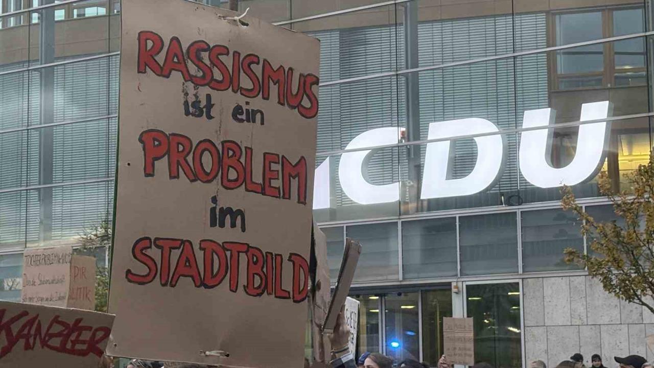 Berlin'de Merz Protesto Edildi: Binlerce Kişi Sokağa Çıktı