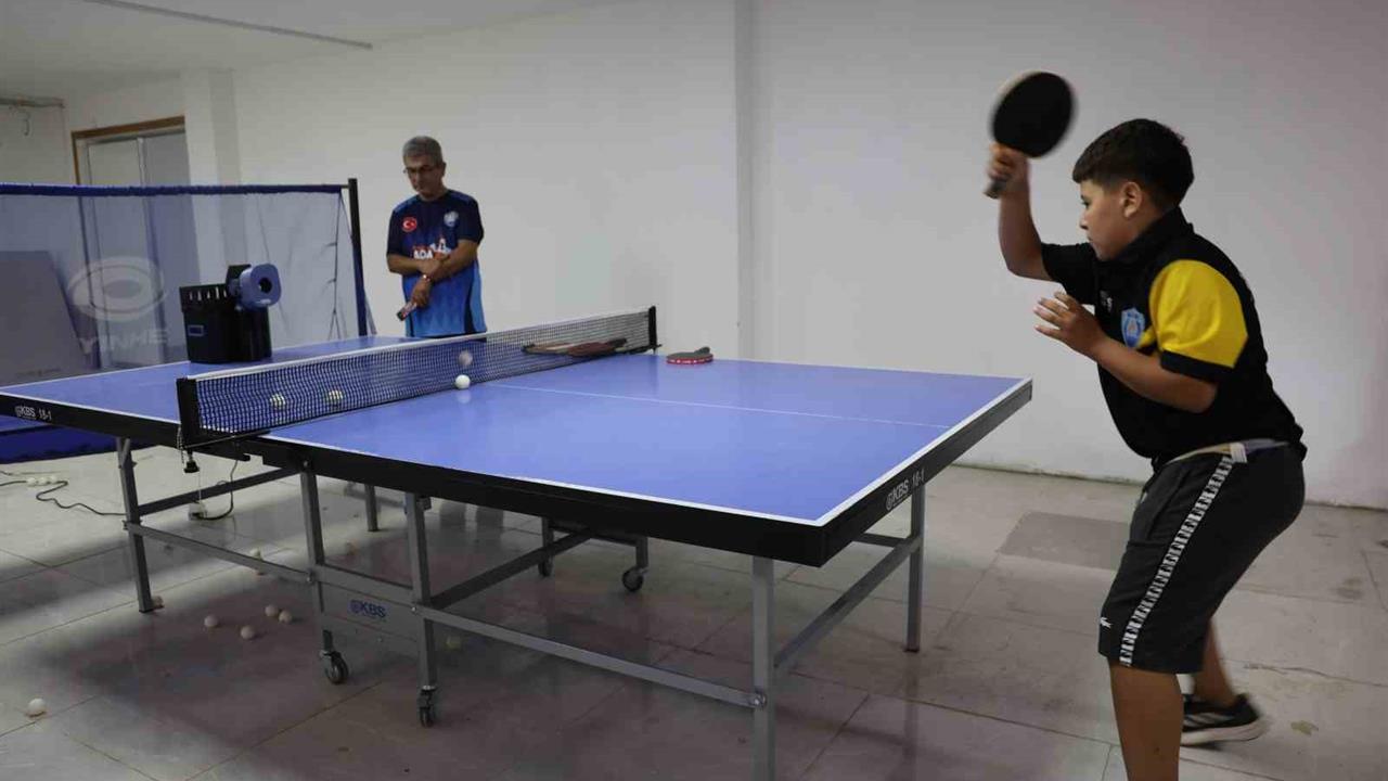 Adana'da Öğrenciler Masa Tenisiyle Başarıya Ulaştı