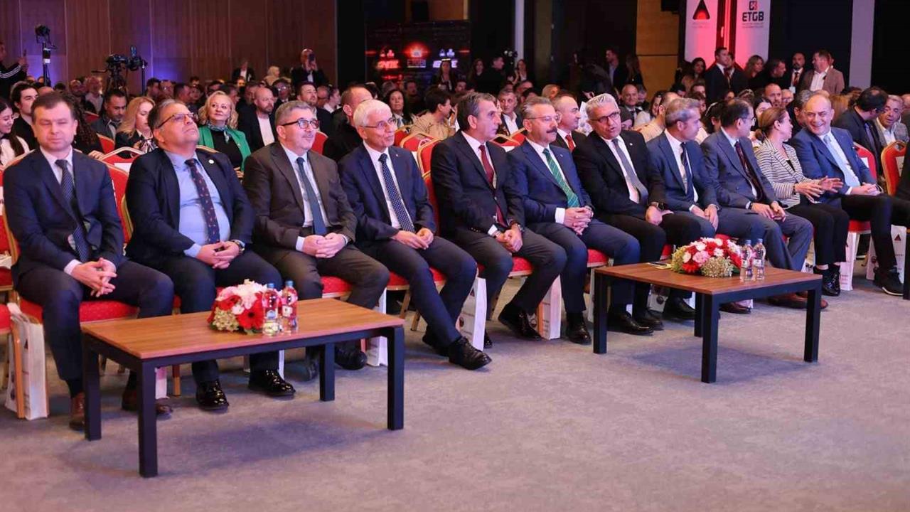 Bilecik’te BŞEÜ Girişimcilik Zirvesi’ne Katıldı