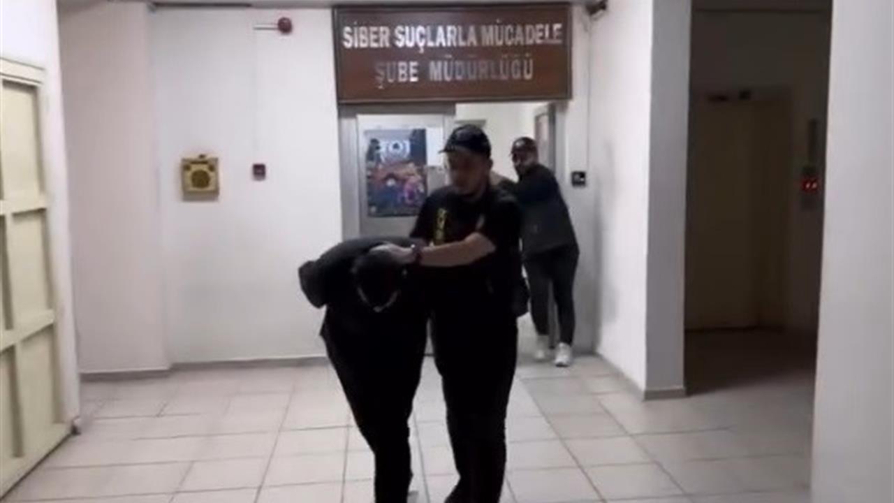 İzmir'de Sosyal Medya Dolandırıcılığına 19 Tutuklama