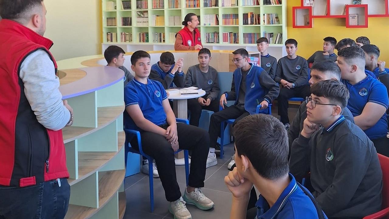 Kütahya'da Gençlik ve Güvenli Gelecek Projesi Başladı