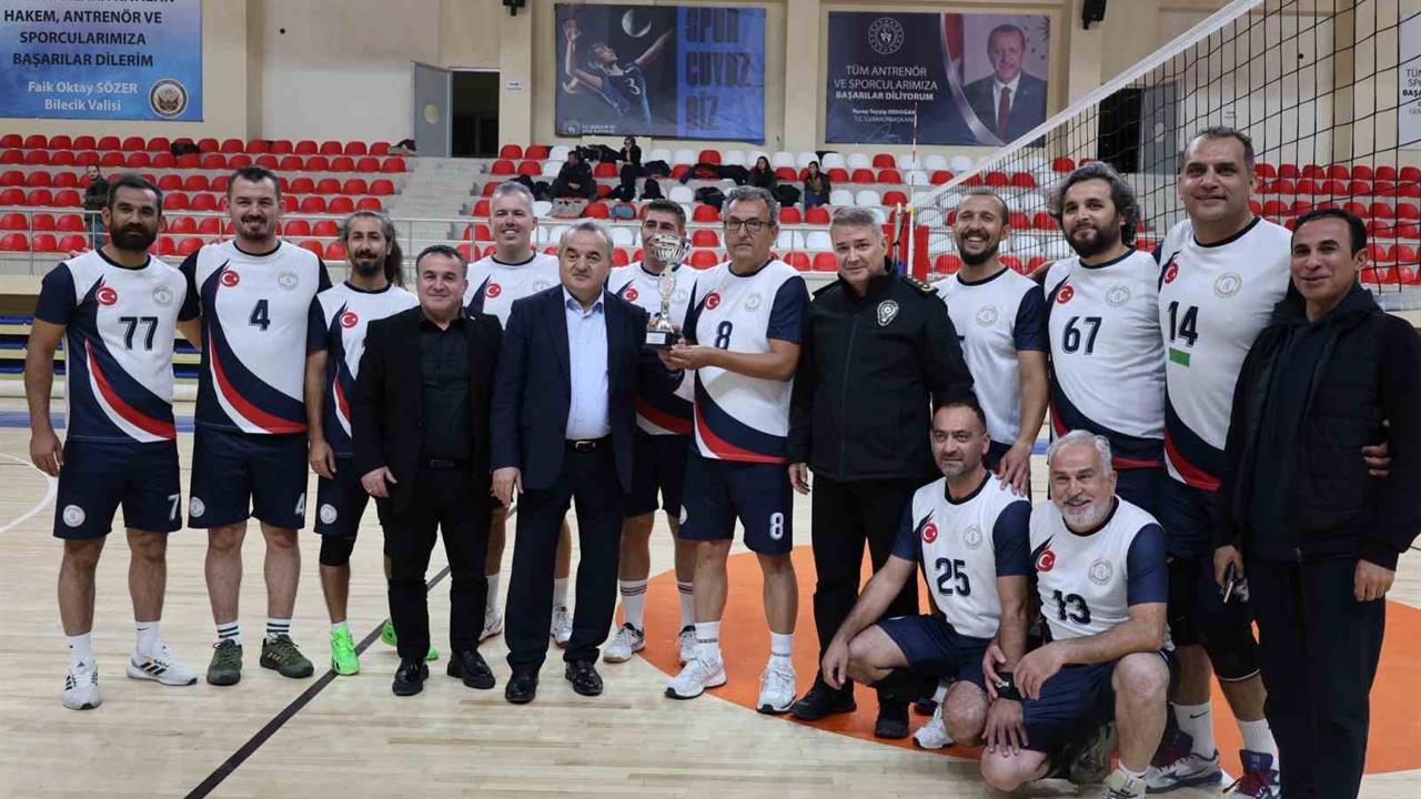 Bozüyük Voleybol Takımları Grup Finallerine Katılacak