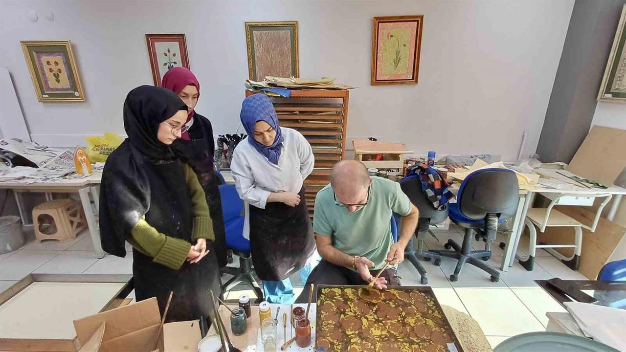 Düzce'de Gençlik Merkezlerinde Eğitimler Devam Ediyor