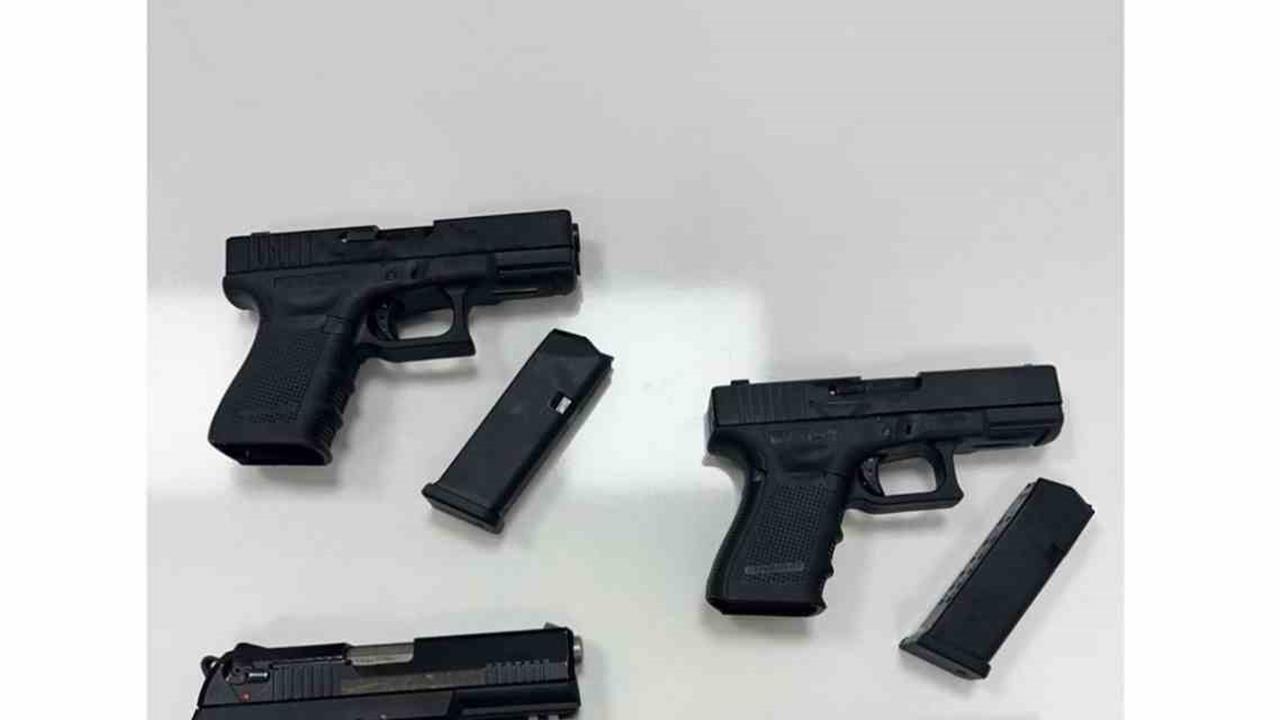 Mardin'de Durdurulan Araçta 4 Ruhsatsız Tabanca Bulundu