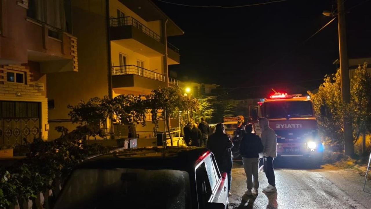 Yalvaç'ta 3 Katlı Binada Yangın Paniği Yaşandı