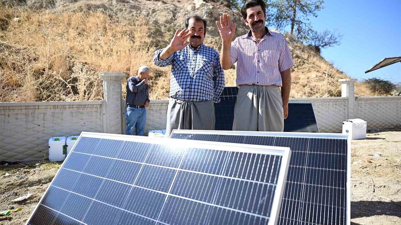 Mersin'de Üreticilere Güneş Paneli ve Gübre Desteği