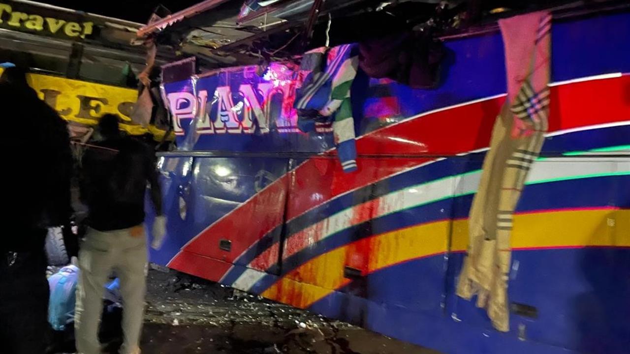 Uganda'da Otobüs Kazası: 63 Kişi Hayatını Kaybetti