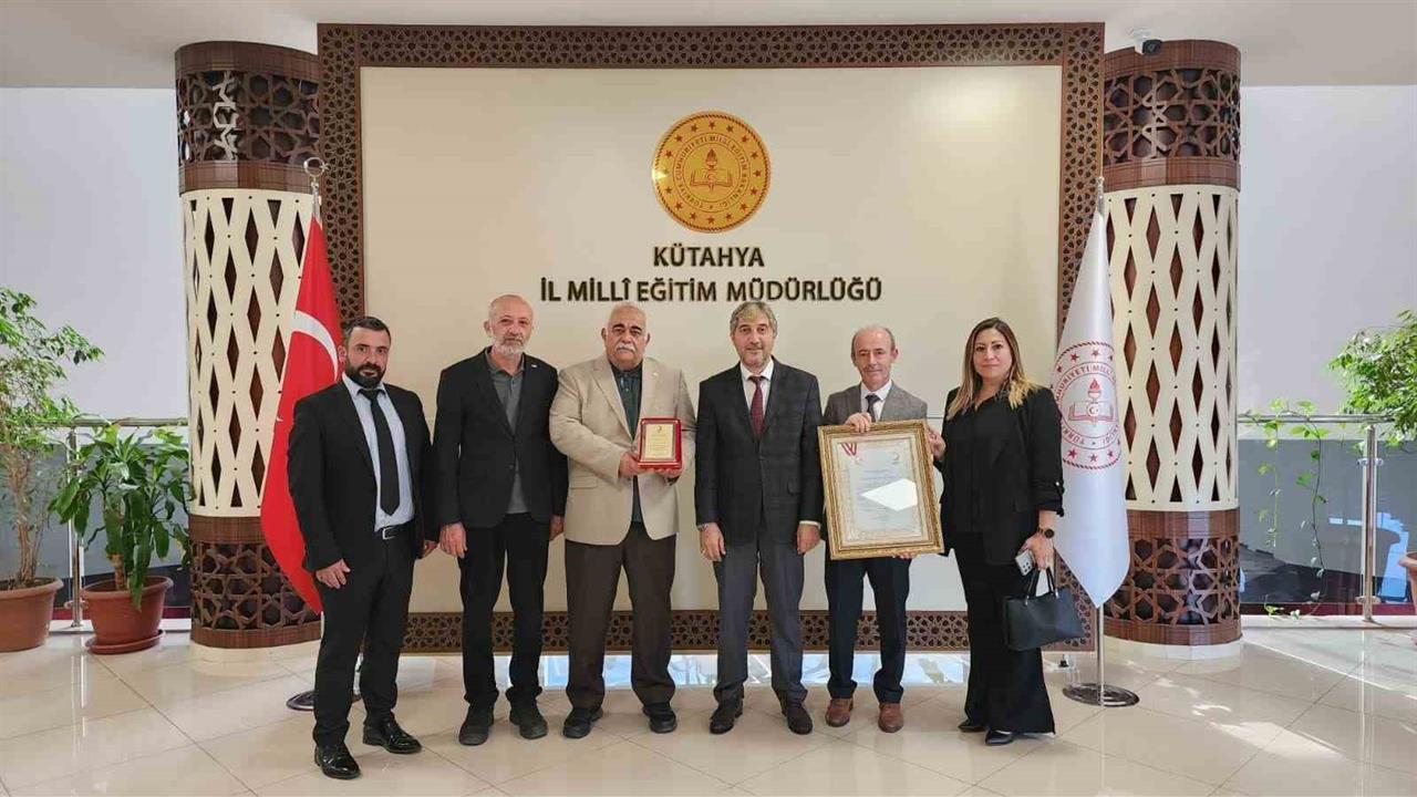 Kütahya İl Milli Eğitim Müdürlüğü'ne Kızılay'dan Altın Ödül
