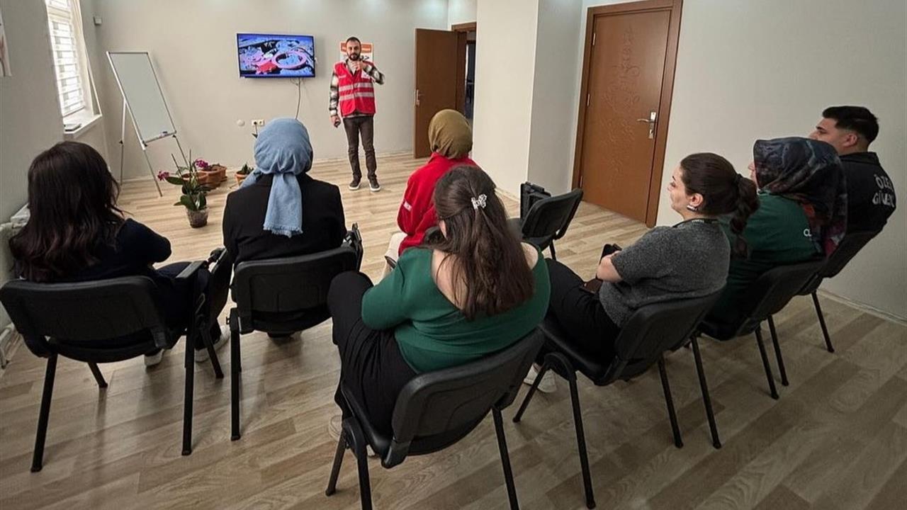 Bayburt Kızılay'dan Afet ve İlkyardım Eğitimi Düzenlendi