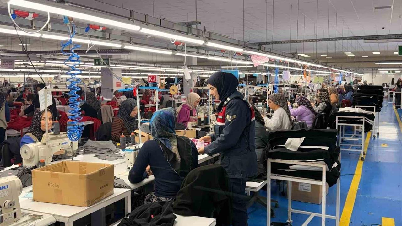 Afyonkarahisar'da Jandarma'dan Kadınlara KADES Eğitimi