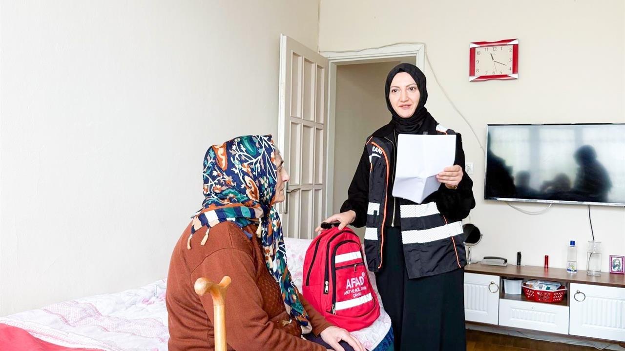 İstanbul'da Yaşlılara Yönelik Afet Eğitimi Projesi Başlatıldı