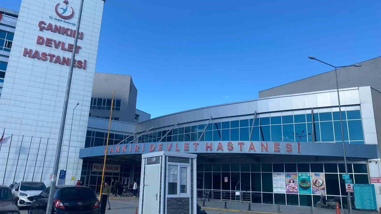 Çankırı'da Kadın Cinayeti: Eski Eşini Bıçaklayıp Kendini Yaraladı
