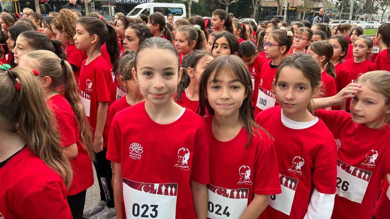 Cumhuriyet İçin Koşan Gençler Nilüfer'de Buluştu