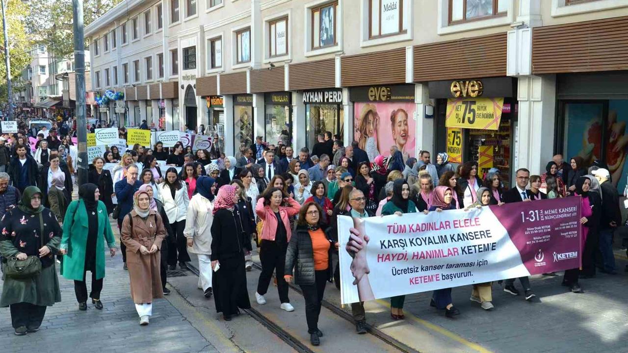 Bursa'da Meme Kanseri Farkındalığı İçin Pembe Kurdele Asıldı