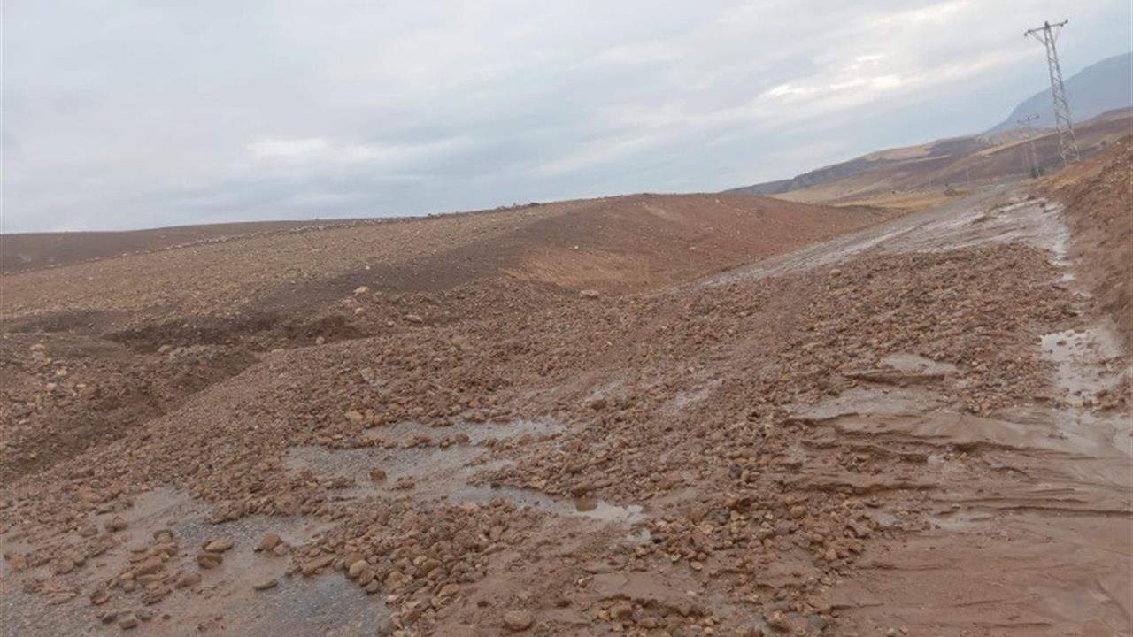 Siirt'te Heyelan Sonrası Yol Kapandı: Ekipler Çalışmalara Devam Ediyor