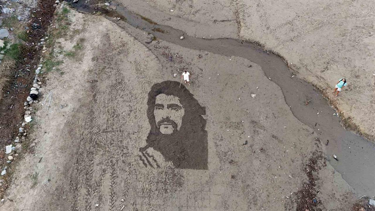Alanya'da Barış Manço Portresi Kumlarla Yapıldı