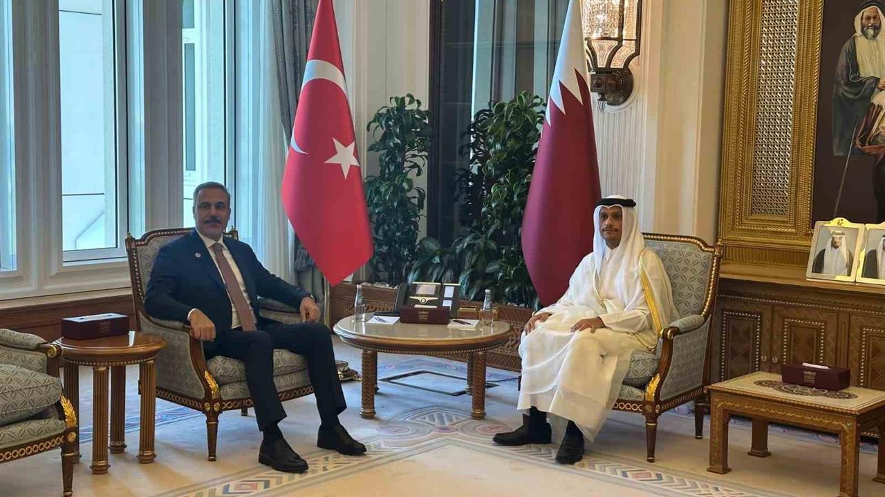 Bakan Fidan Doha'da Katar Başbakanı ile Bir Araya Geldi