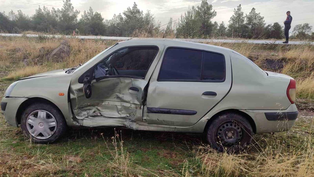 Uşak’ta İki Araç Çarpıştı: 5 Yaralı, 1 Bebek Var