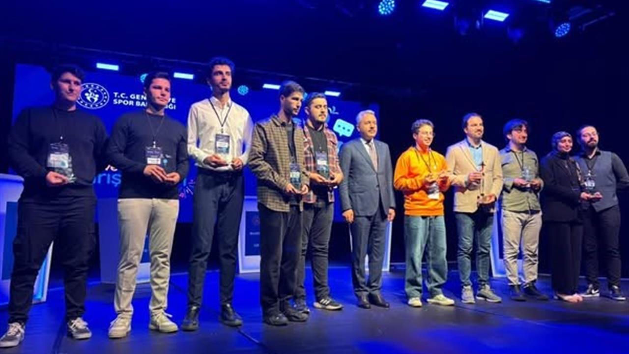 Balıkesirli Gençlerden Bilgi Yarışmasında Türkiye Birinciliği