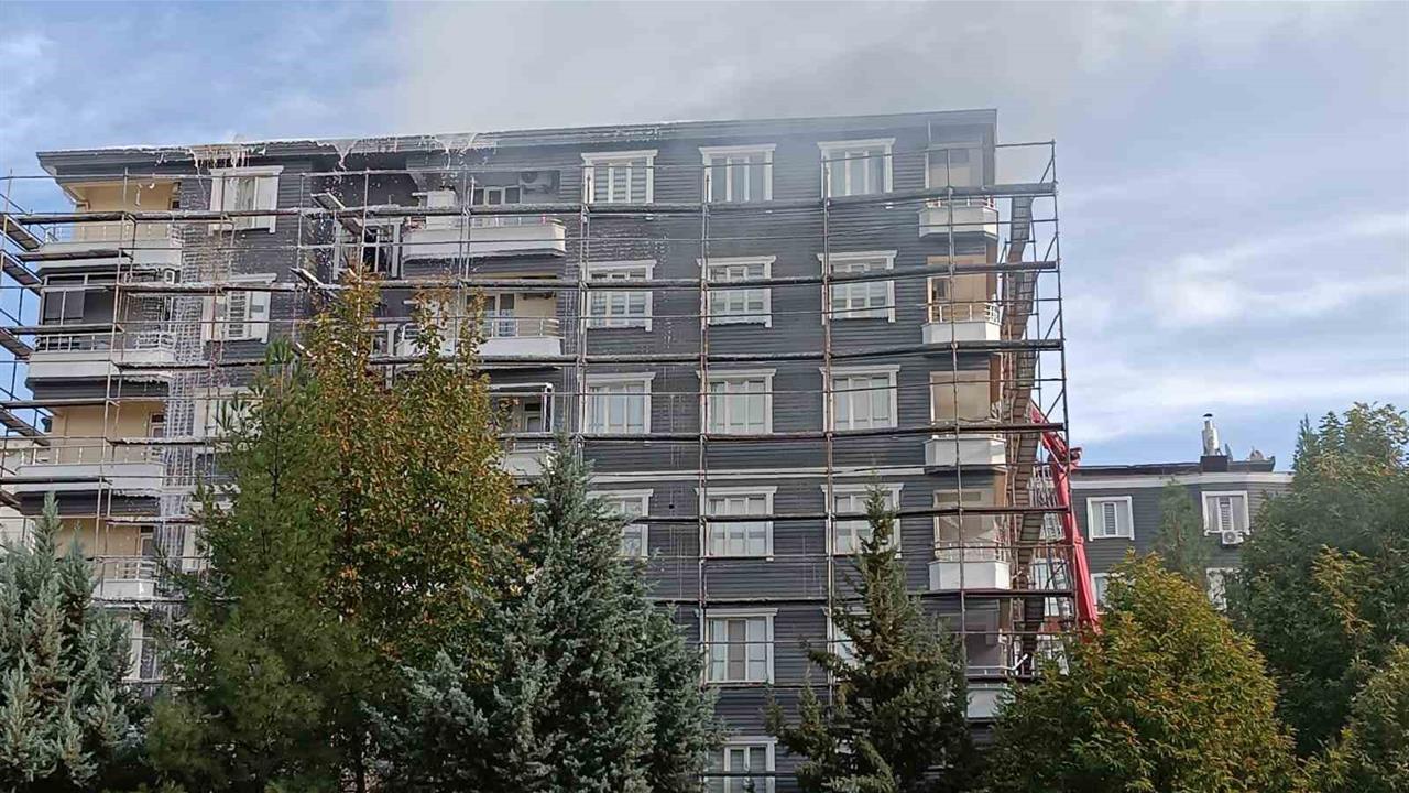 Batman'da Çatı Katında Yangın Paniği Yaşandı