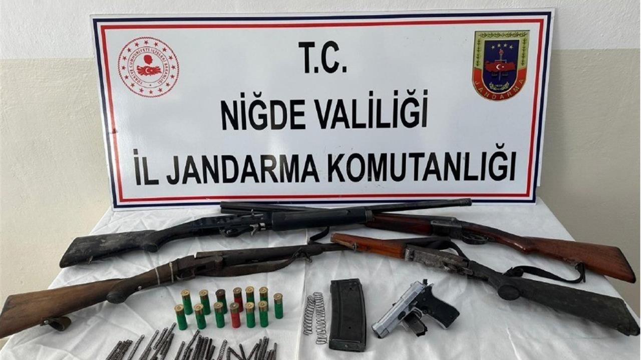 Niğde'de Ruhsatsız Silah Operasyonu: 2 Gözaltı