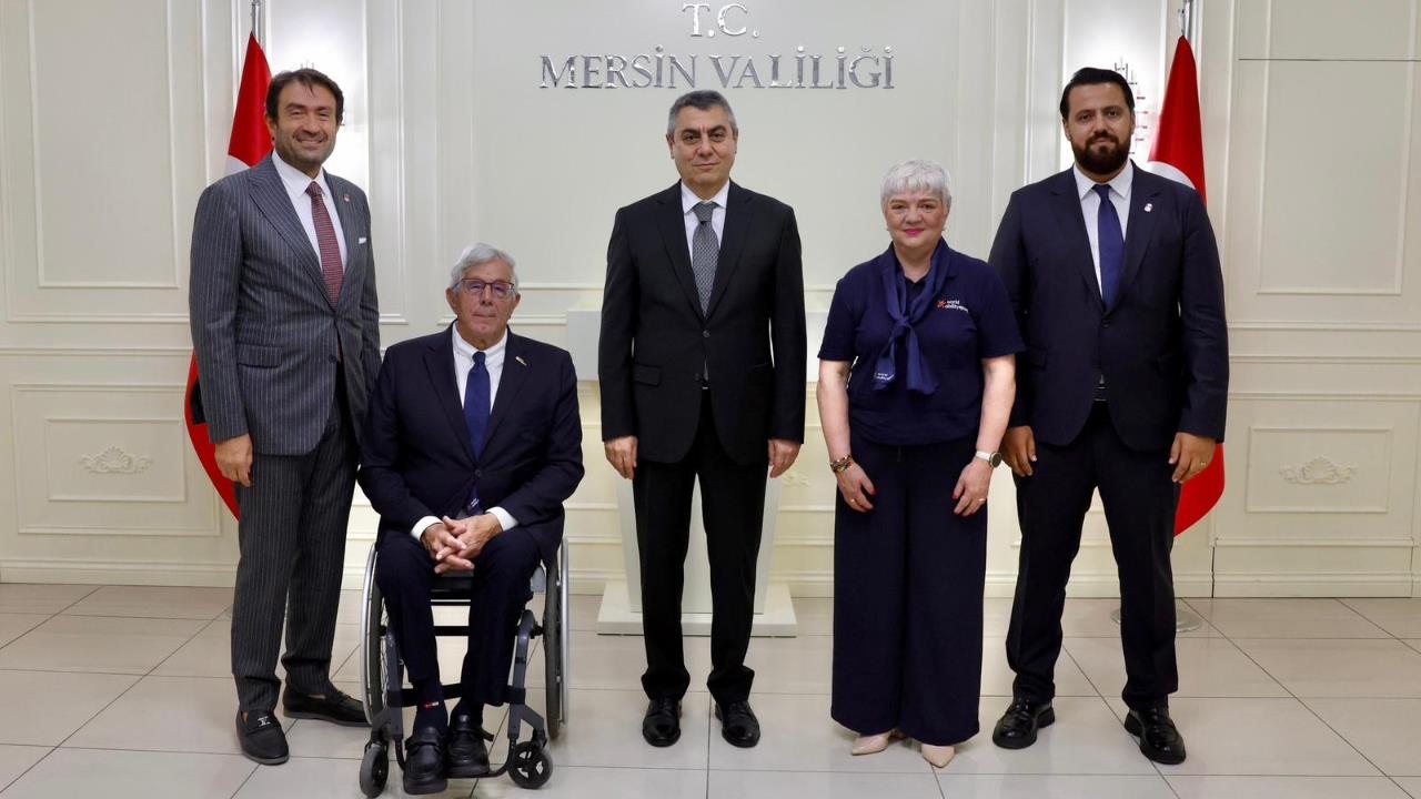 Vali Toros, Dünya Bedensel Engelliler Plaj Oyunları Kapsamında Ziyaretine Gelen Heyet İle Görüştü