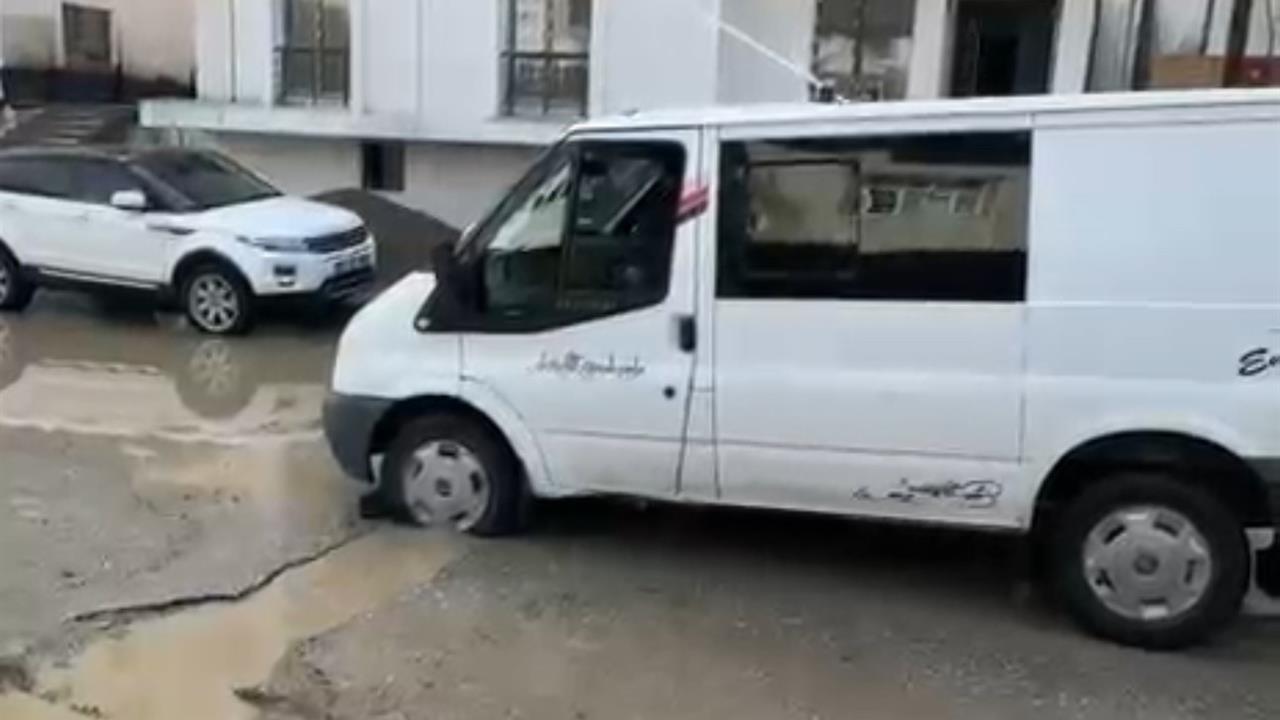 Yüksekova’da Sağanak Yağış Sorun Yarattı