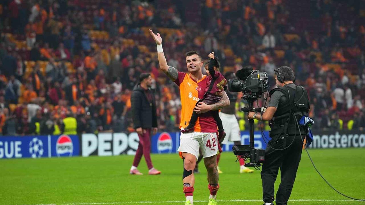 Galatasaray, Bodo/Glimt Galibiyetini Taraftarla Kutladı