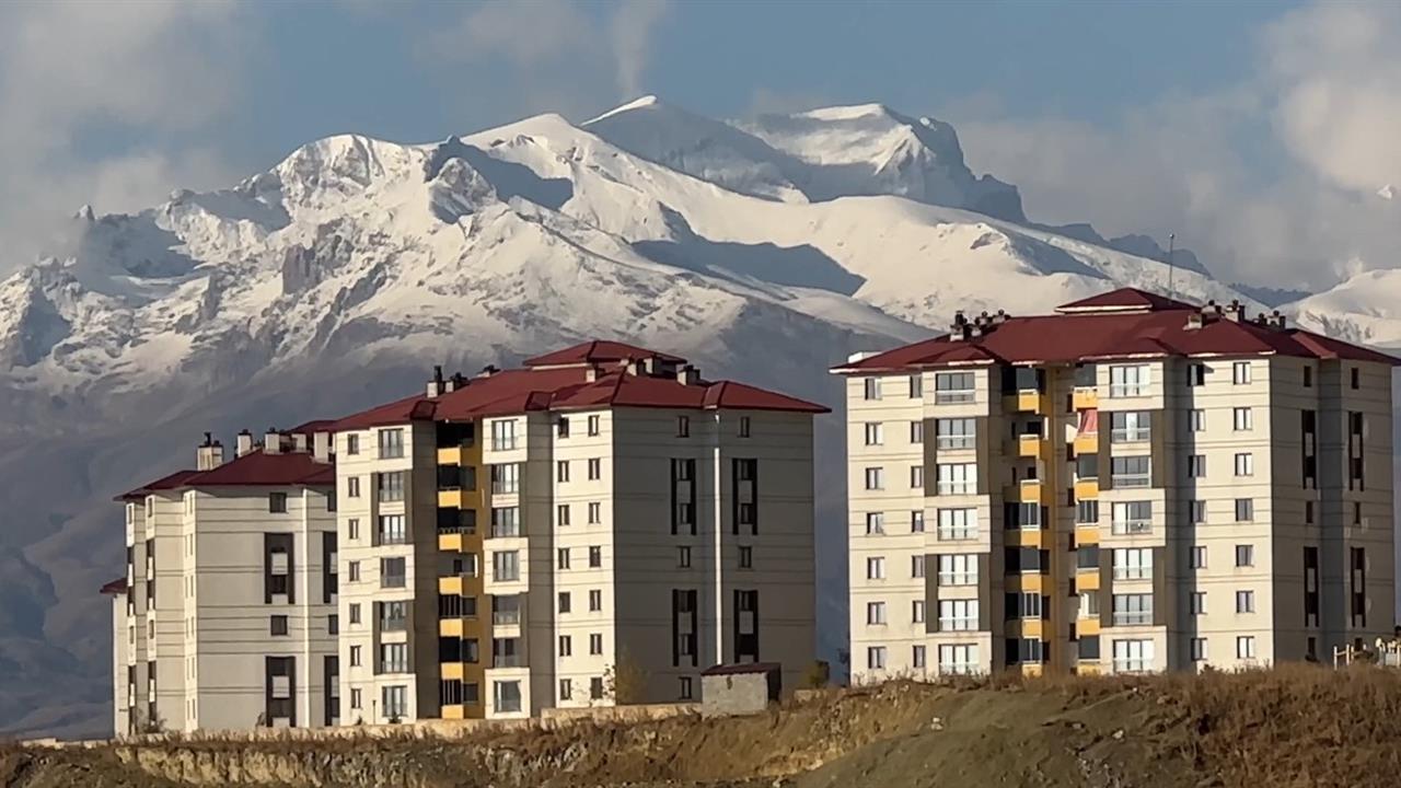 Yüksekova Cilo Dağı Karla Kaplandı