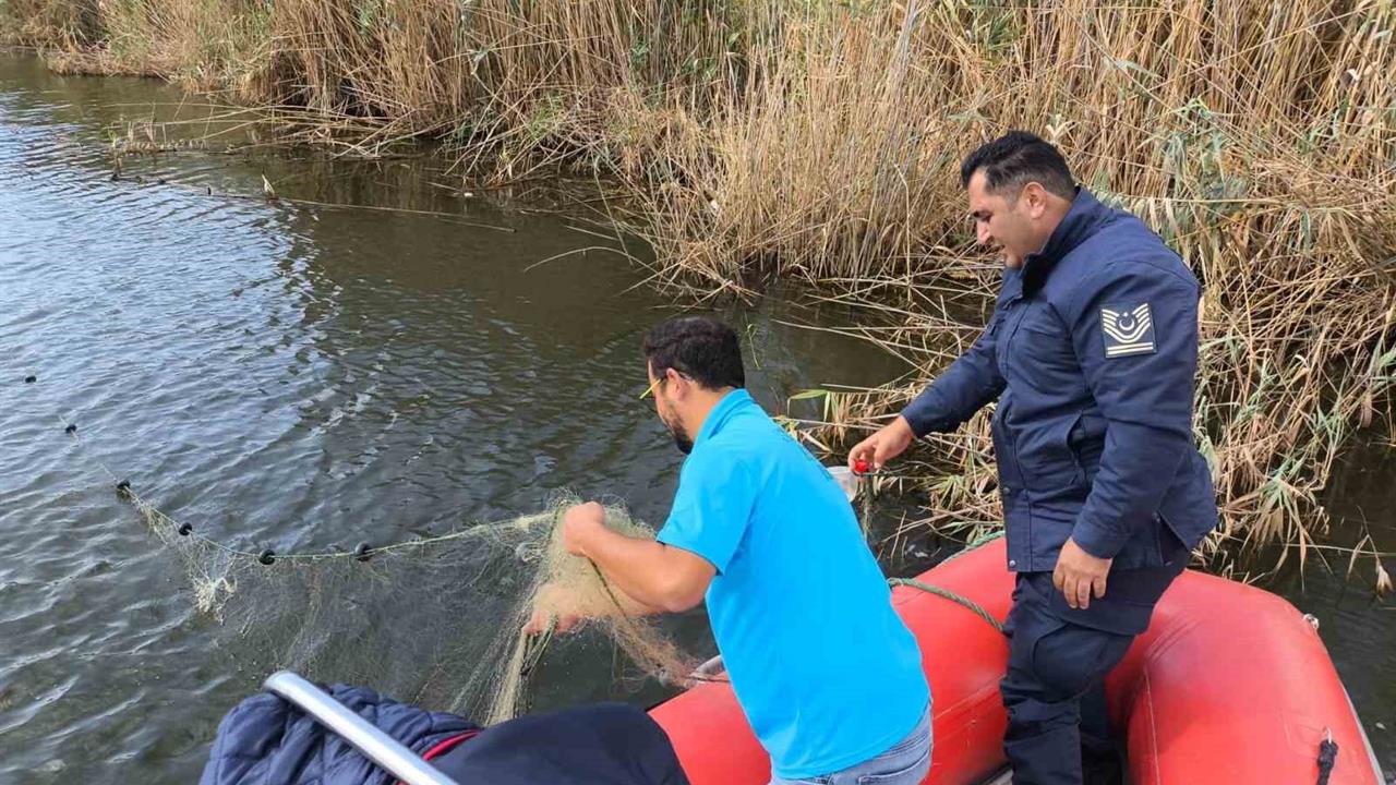 Büyük Menderes'te Yasak Ağlar İmha Edildi
