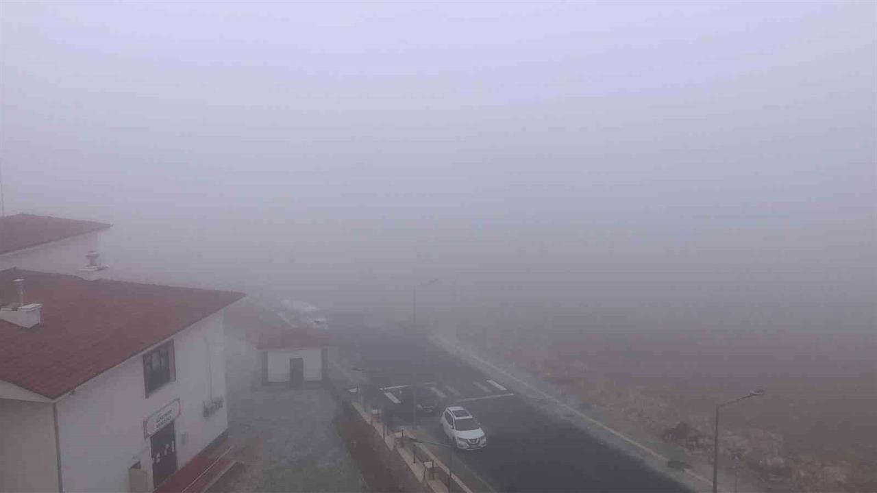 Elazığ'da Yoğun Sis: Görüş Mesafesi 5 Metreye Düştü